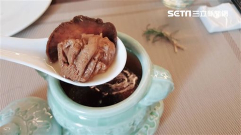 香草飼料友善飼養「花蓮香草雞」安心中吃出美味